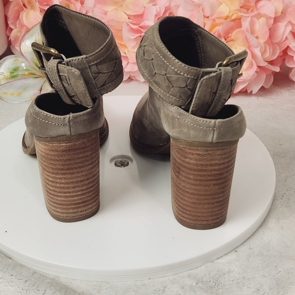𝅺ALDO Grey Suede Adraynia Ankle Strap Block Heel Sling Back Size: 7.5 - Picture 4 of 11